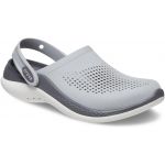 Крупный план Crocs LiteRide 360 с акцентом на структуру материала и дизайн