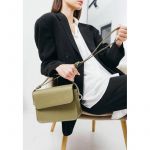 Женская кожаная мини сумка Moment оливковая, фото 1