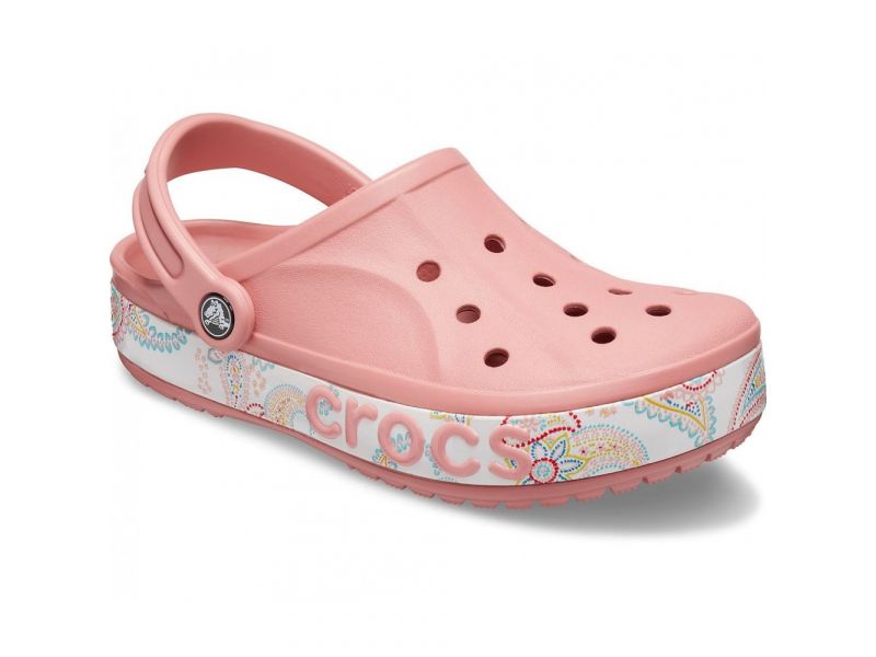 Вид спереди розовых сабо Crocs Bayaband с принтом