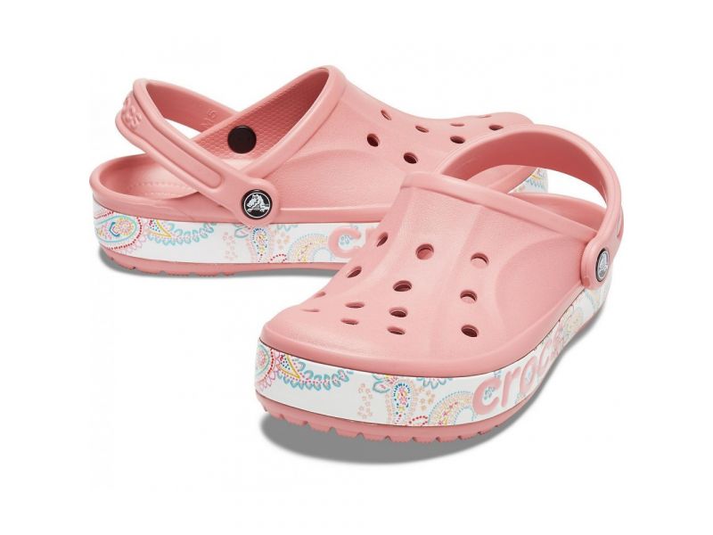 Пара Crocs Bayaband Bandana Blossom на белом фоне