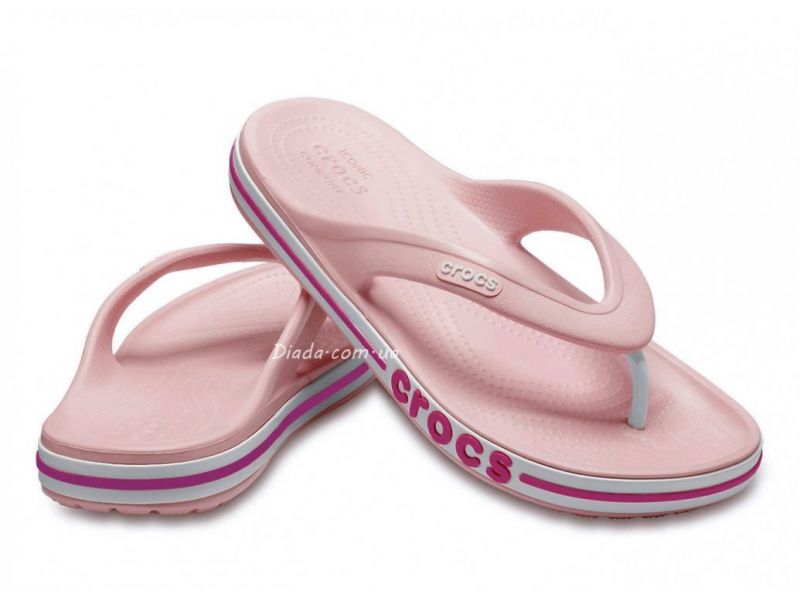 Пара Crocs Bayaband Flip Petal Pink — женские пудрово-розовые шлёпанцы Crocs, оригинал