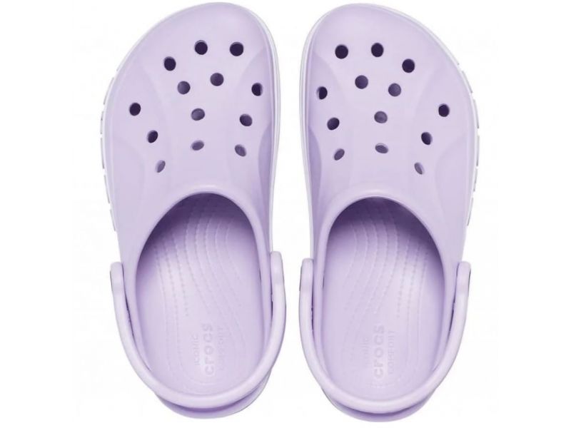 Вид сверху на Crocs Bayaband Lavender — оригинальные лавандовые сабо