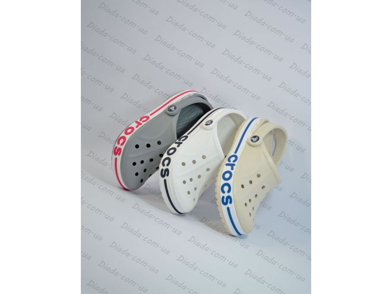живе фото Crocs Bayaband Light Grey/Candy Pink на брендірованому фоні Diada