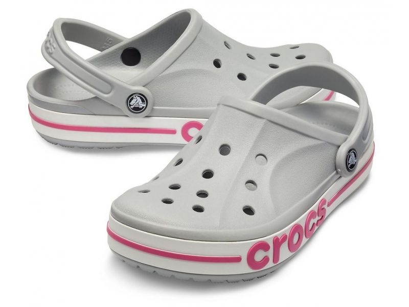Пара серо-розовых Crocs Bayaband — оригинальные женские кроксы