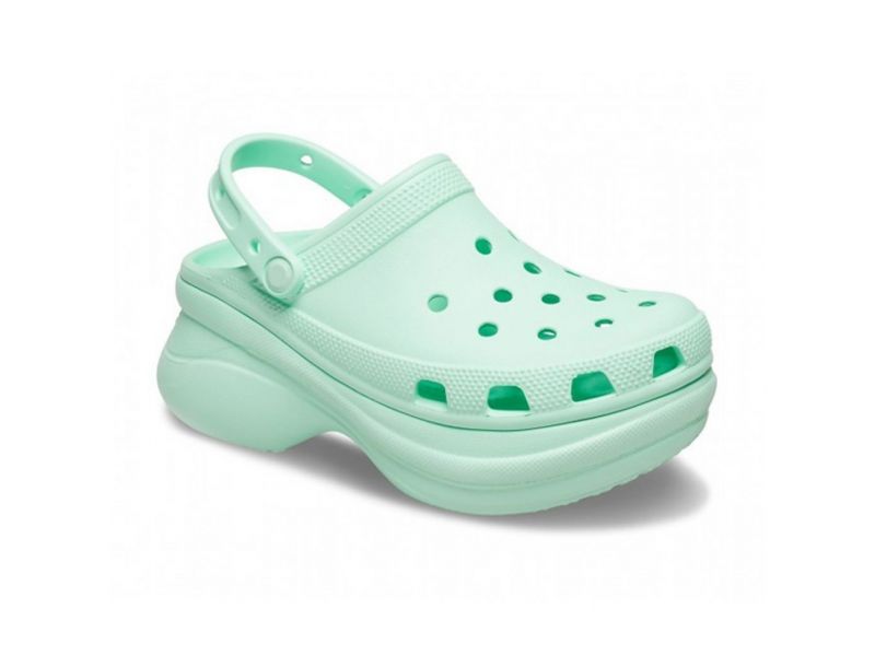 Сабо Crocs Bae зелёные с высокой подошвой — вид спереди