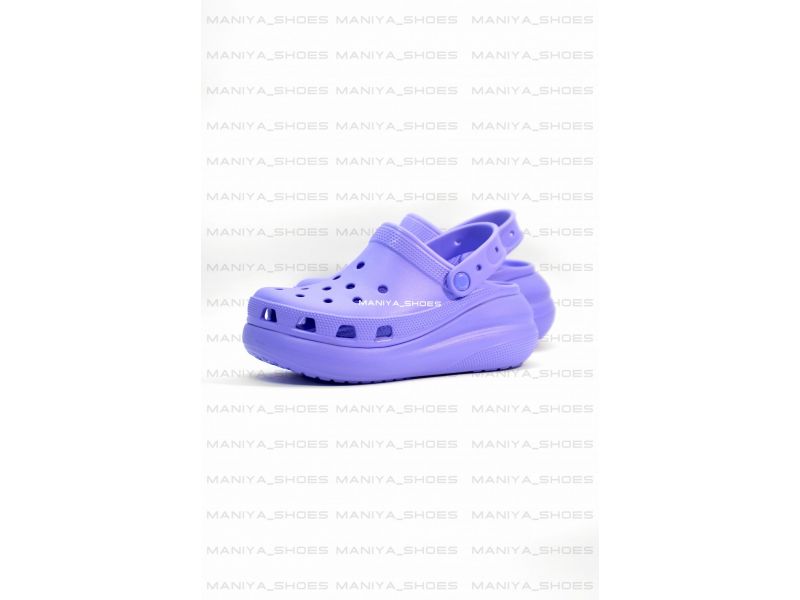 Crocs Crush Clog фіолетові вид спереду на банерному фоні