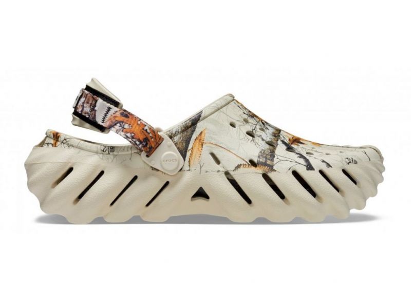 Оригинальные Crocs Echo Clog Realtree Bone — камуфляжные бежевые сабо, вид сбоку