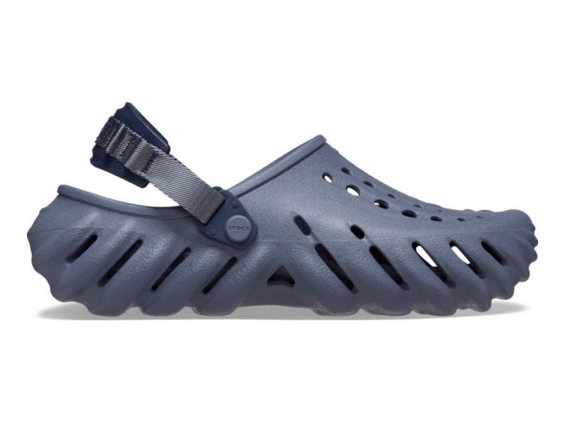 Оригинальные Crocs Echo Clog Storm — синие сабо, вид сбоку