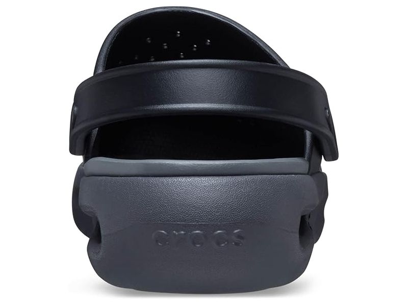 Задній ракурс InMotion Black — підтримка п’яти та сучасний вигляд