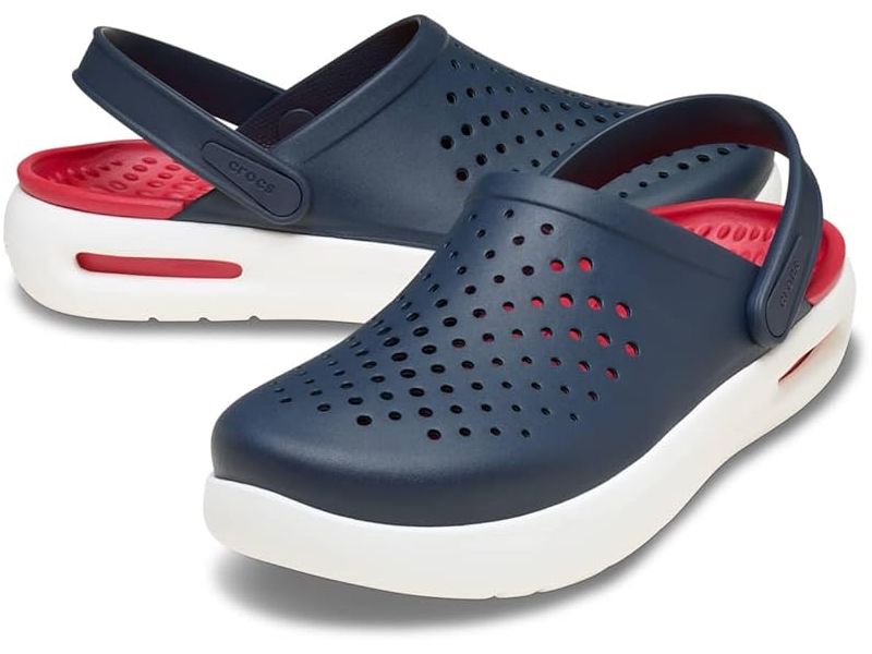 Crocs InMotion Navy — пара темно-синіх кроксів LiteRide для щоденного носіння