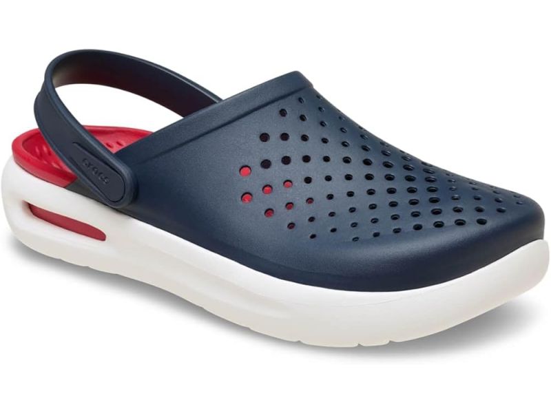 Передній вигляд Crocs InMotion Navy — сучасний дизайн і комфорт