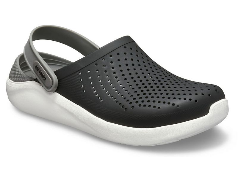 Чёрные сабо Crocs LiteRide с серой стелькой — вид спереди
