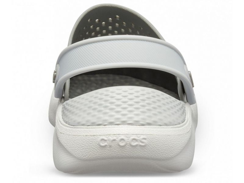 Сабо Crocs серого цвета — вид сзади