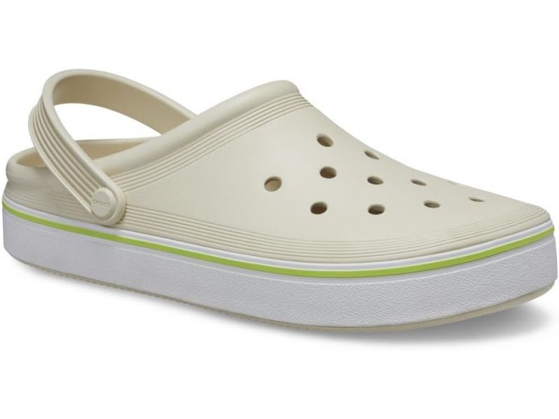 Сабо Crocs Off Court Bone — вид спереди, светлые кроксы унисекс