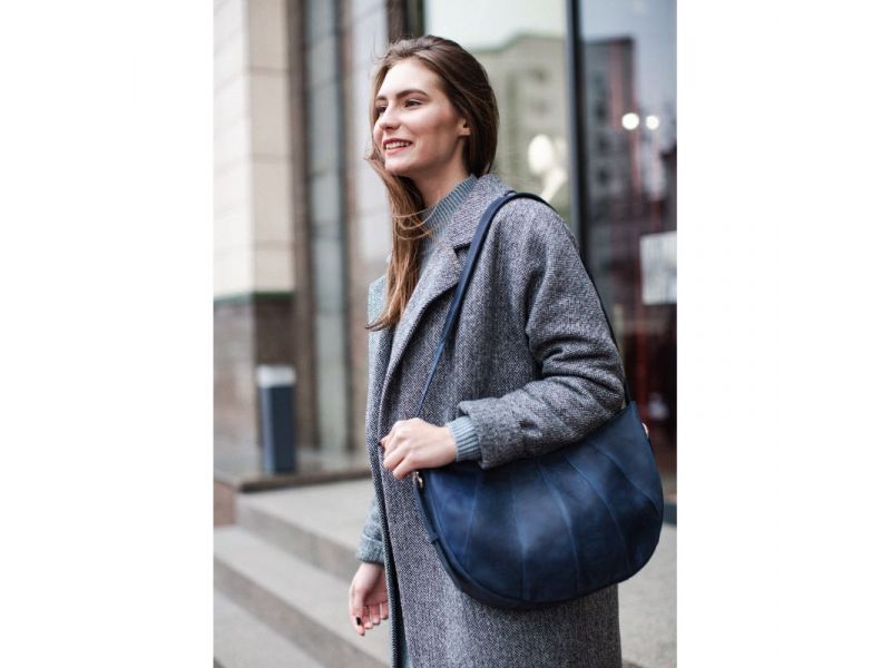 Кожаная женская сумка Круассан синяя, фото 1