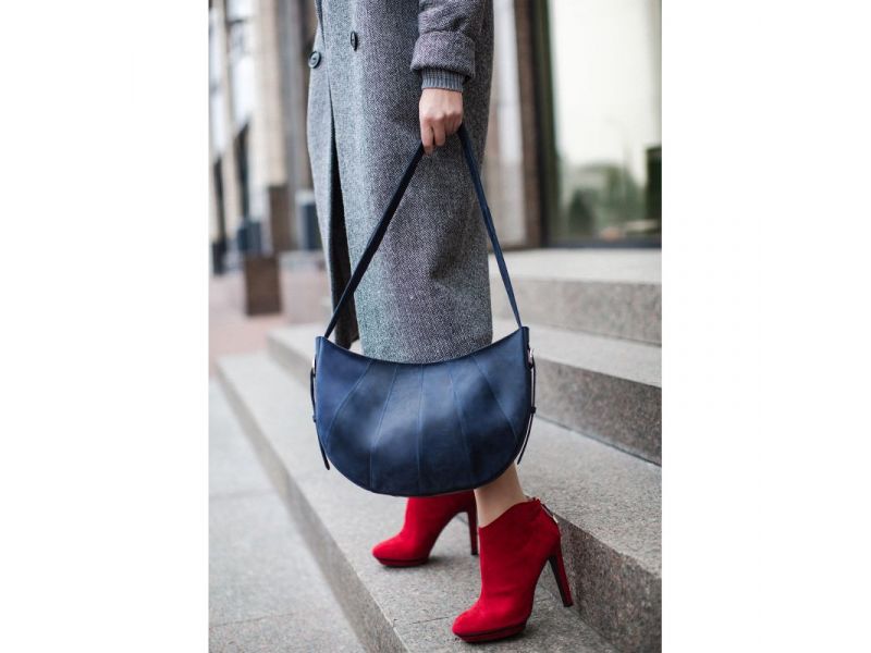 Кожаная женская сумка Круассан синяя, фото 6