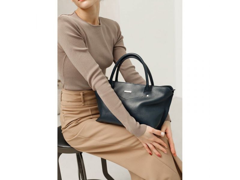 Женская кожаная сумка Midi темно-синяя, фото 1