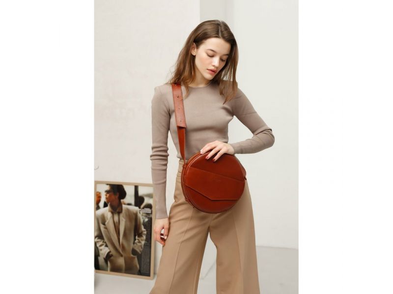 Кожаная женская круглая сумка-рюкзак Maxi светло-коричневая, фото 1