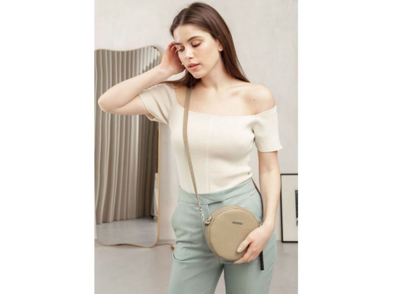 Круглая женская кожаная сумочка Tablet светло-бежевая, фото 6