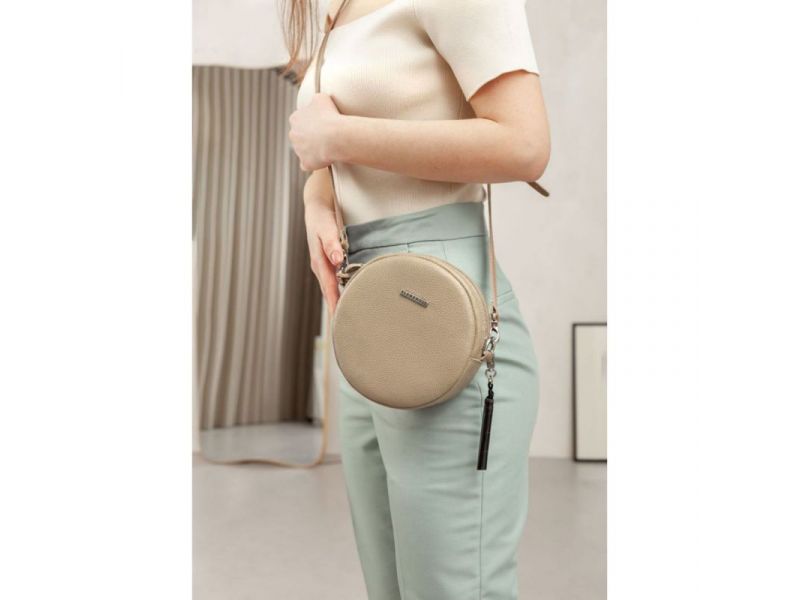 Круглая женская кожаная сумочка Tablet светло-бежевая, фото 7