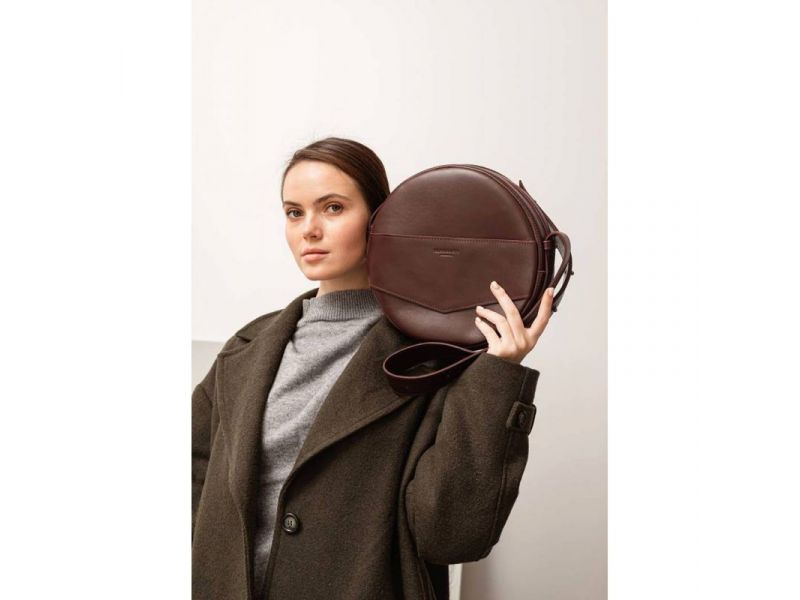 Кожаная женская круглая сумка-рюкзак Maxi бордовая, фото 7