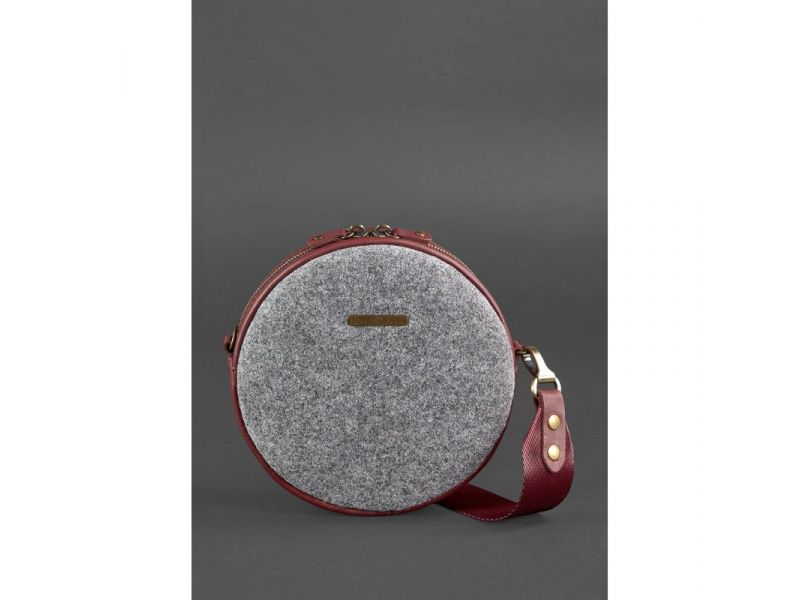 Круглая фетровая женская сумка Таблетка с кожаными бордовыми вставками, фото 3