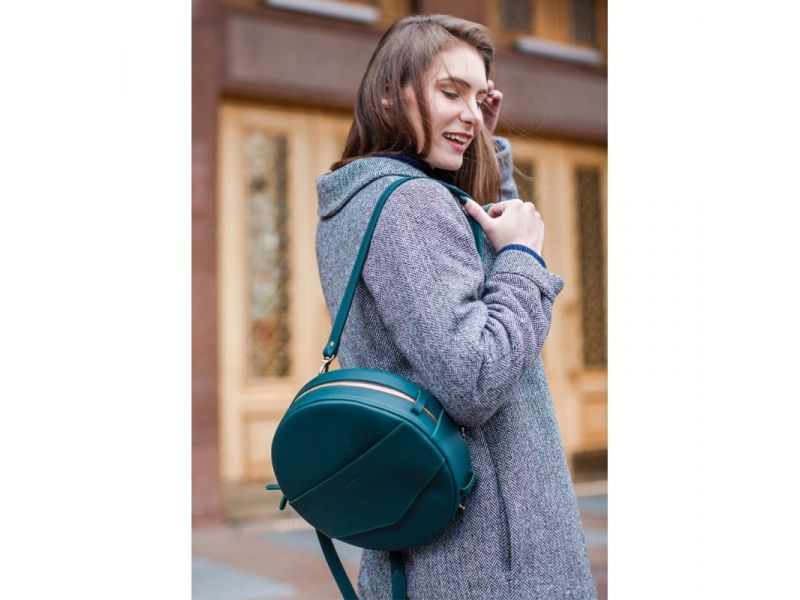 Кожаная женская круглая сумка-рюкзак Maxi зеленая, фото 8