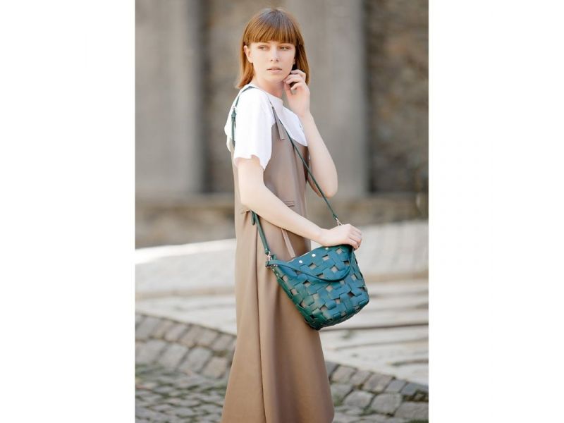 Кожаная плетеная женская сумка Пазл M зеленая Krast, фото 7