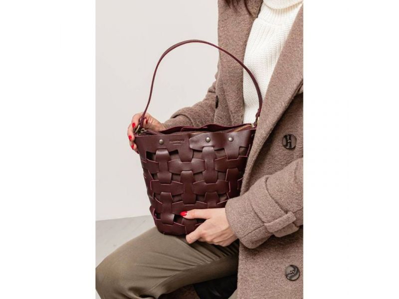 Кожаная плетеная женская сумка Пазл M бордовая Krast, фото 6