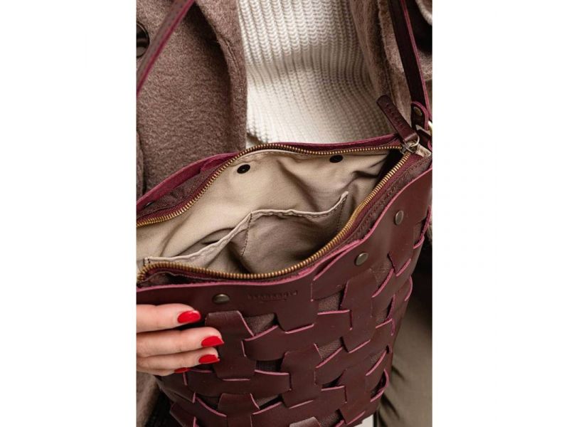 Кожаная плетеная женская сумка Пазл M бордовая Krast, фото 7