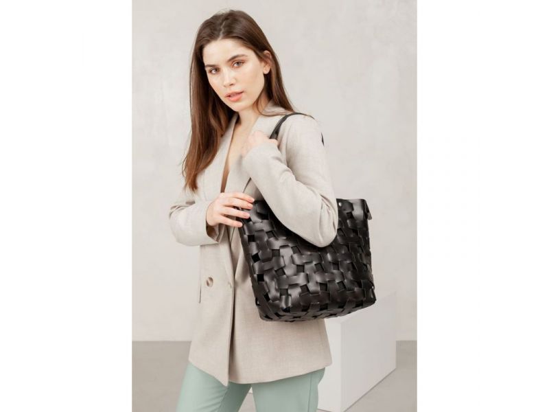 Кожаная плетеная женская сумка Пазл L угольно-черная, фото 8