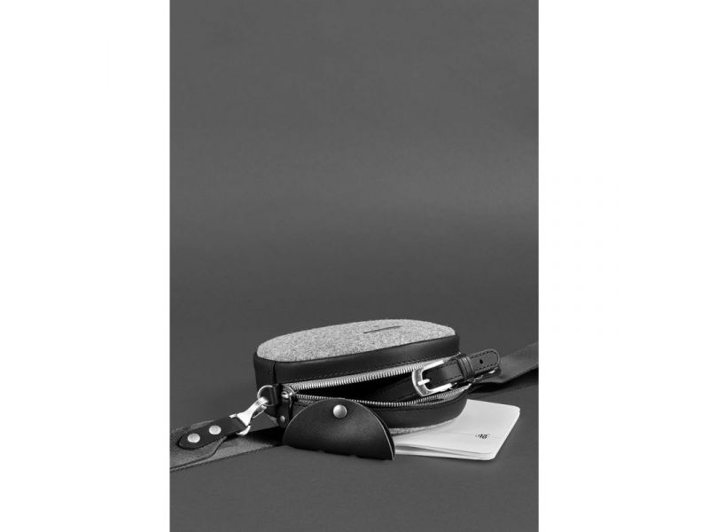 Круглая фетровая женская сумка Таблетка с кожаными черными вставками, фото 5