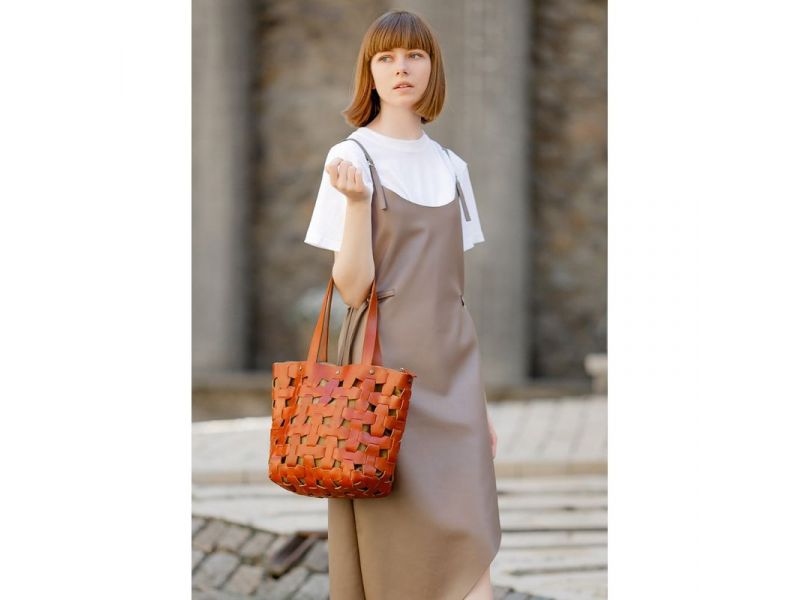 Кожаная плетеная женская сумка Пазл L светло-коричневая Krast, фото 6