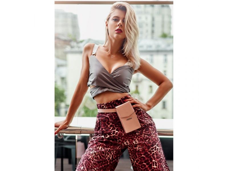 Вертикальная женская кожаная сумка Mini розовая поясная/кроссбоди, фото 8