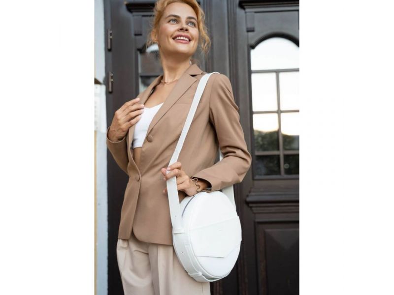 Кожаная женская круглая сумка-рюкзак Maxi белая, фото 7