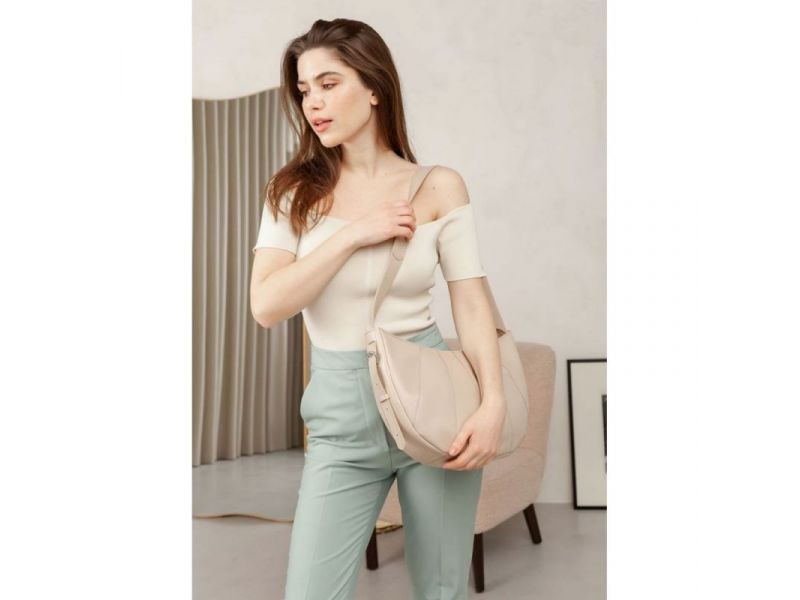 Кожаная женская сумка Круассан светло-бежевая, фото 10