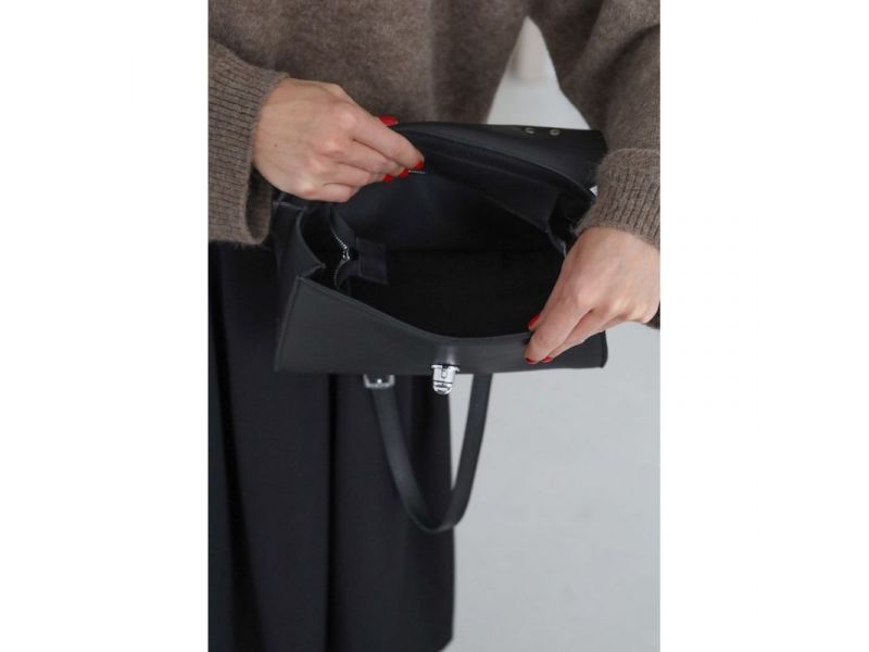 Женская кожаная сумка Classic черная, фото 5