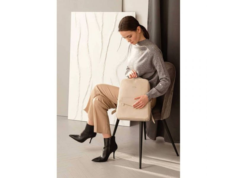 Кожаный женский городской рюкзак на молнии Cooper светло-бежевый флотар, фото 9