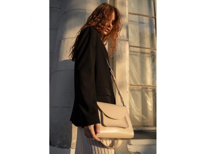 Женская кожаная сумка Liv бежевый краст, фото 4