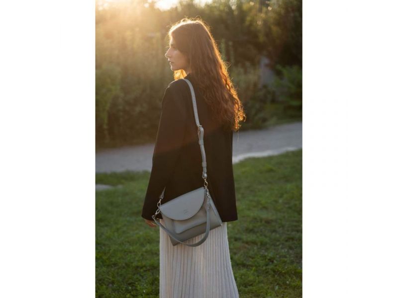 Женская кожаная сумка Liv серая, фото 2