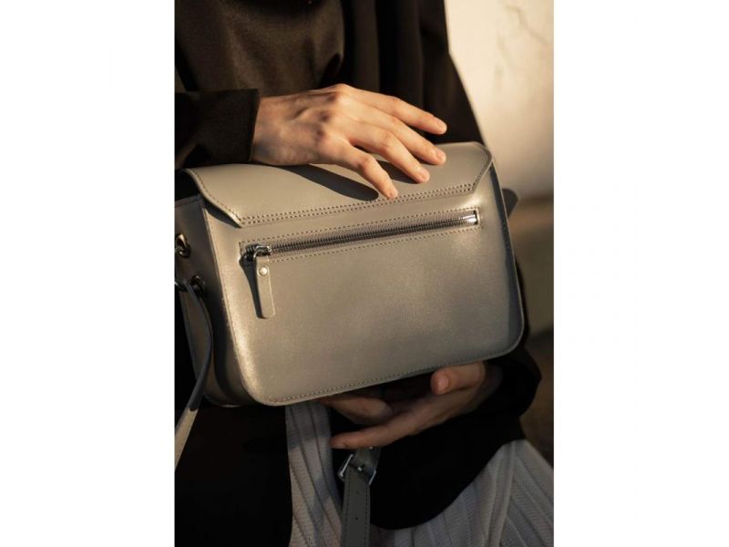 Женская кожаная мини сумка Moment серая, фото 3