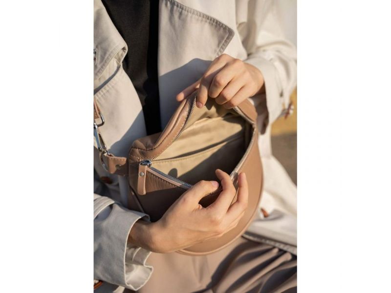 Кожаная сумка поясная-кроссбоди Vacation карамель краст, фото 3