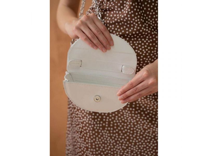 Женская кожаная мини-сумка Сhris micro белая, фото 6