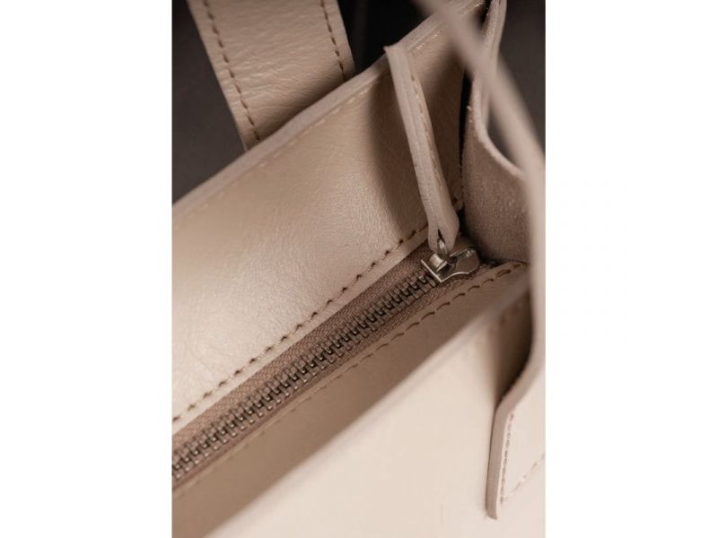 Кожаная женская сумка шоппер Бэтси с карманом светло-бежевая Краст, фото 9