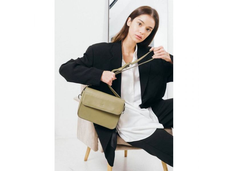 Женская кожаная мини сумка Moment оливковая, фото 2