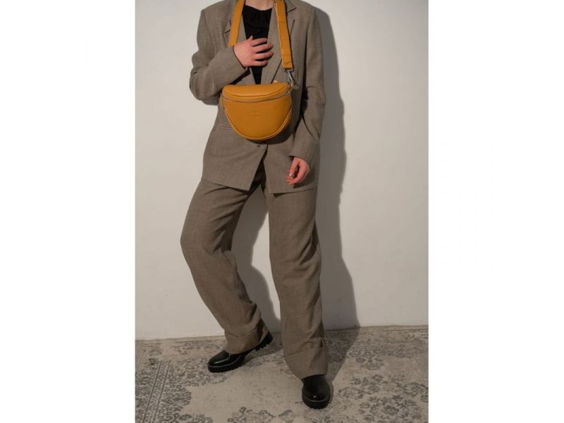 Кожаная сумка поясная-кроссбоди Vacation темно-желтый флотар, фото 2