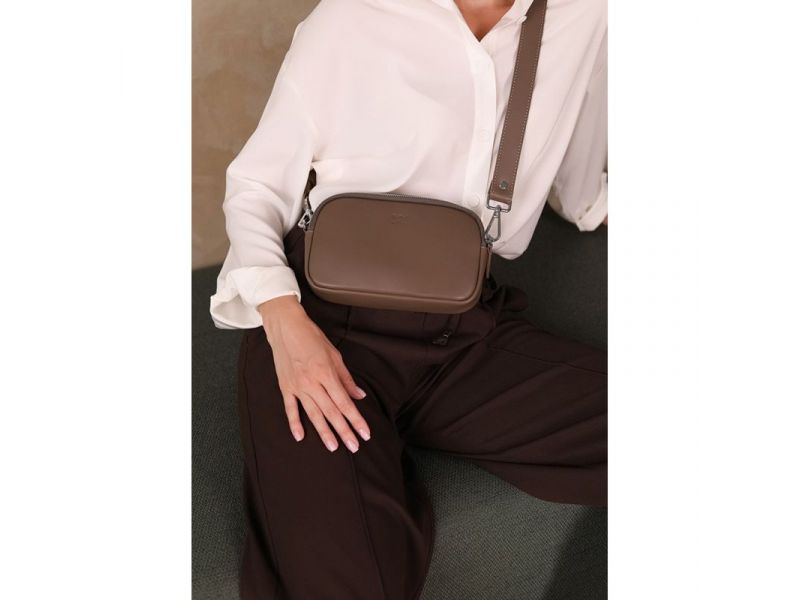 Женская кожаная сумка поясная/кроссбоди Holly темно-бежевая, фото 4