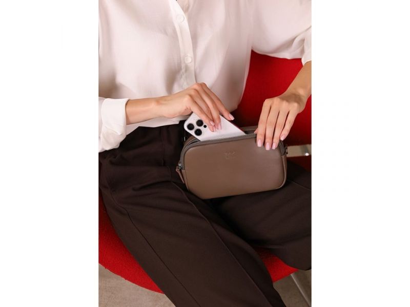 Женская кожаная сумка поясная/кроссбоди Holly темно-бежевая, фото 7