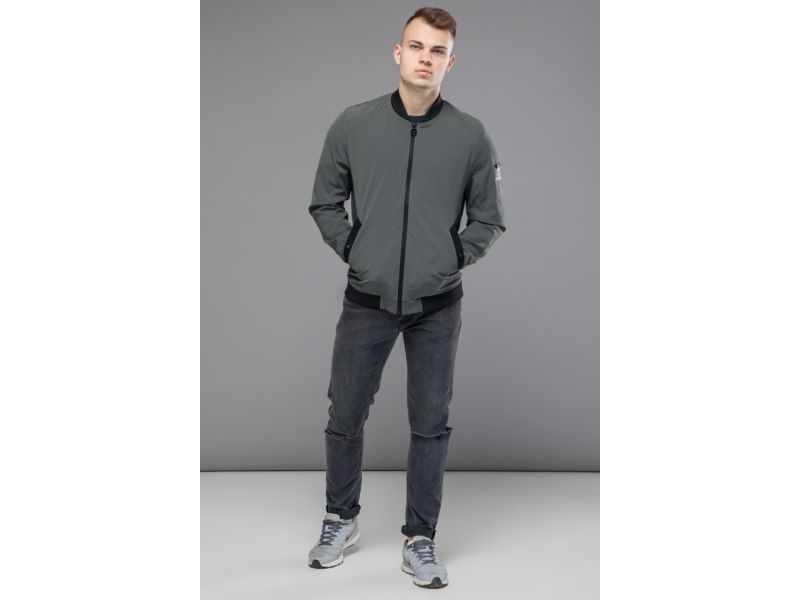 Серый легкий молодежный осенне-весенний бомбер мужской модель 25572, фото 4