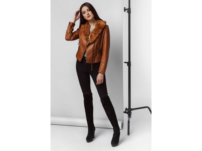 Женский осенне-весенний молодежный пуховик из экокожи цвет коричневый модель 25623, фото 3